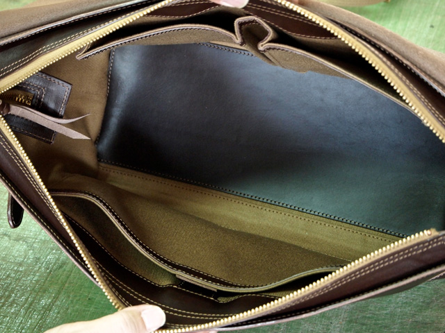 革製ショルダーバッグの内装